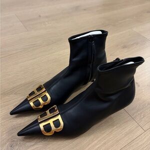 Balancing BB Black Leather Kitten Heels Ankle Boots